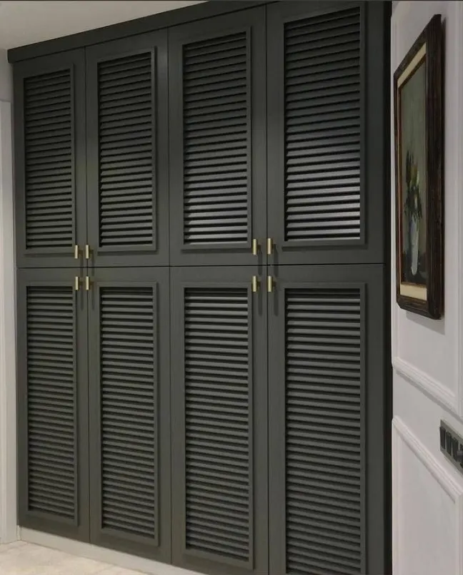 Dört Kapaklı Panjur Portmanto Dolabı – Koyu Ton, Pirinç Kulp